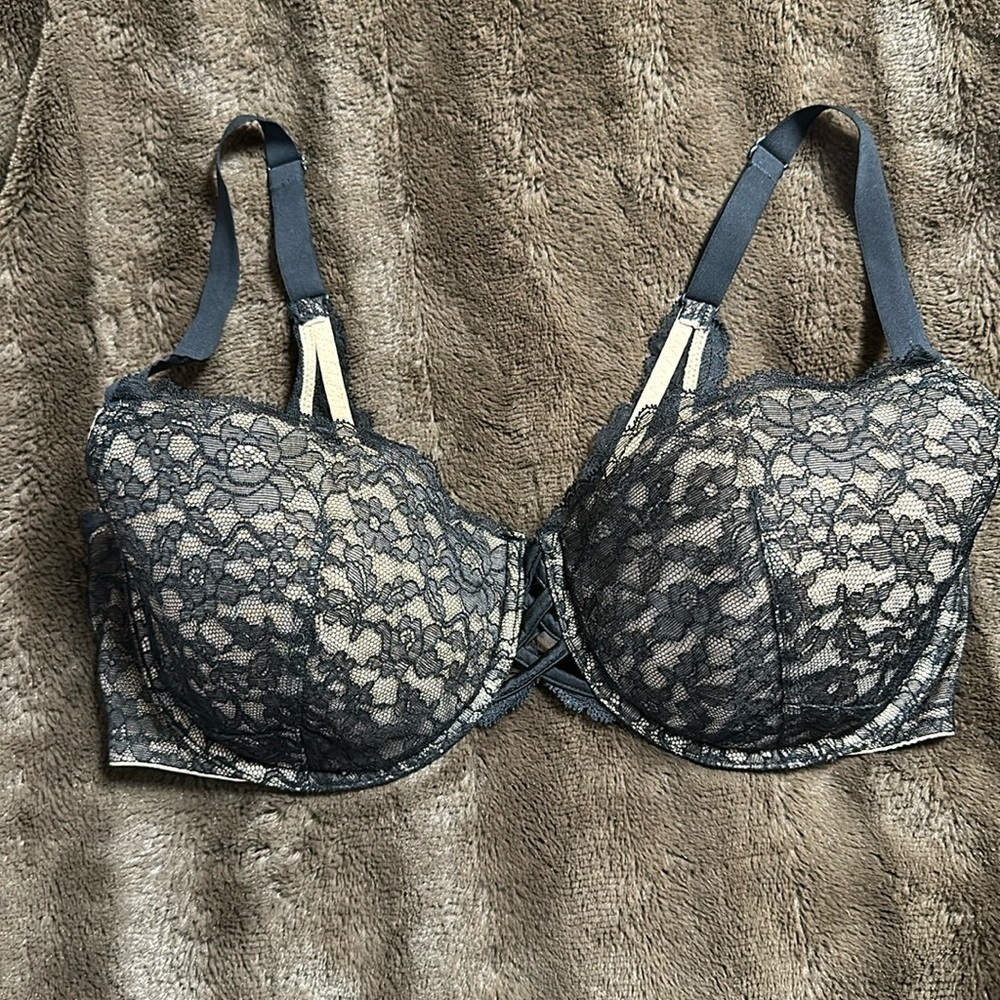 VICTORIAS SECRET Very Sexy Balconet Black Lace Sz 36DD